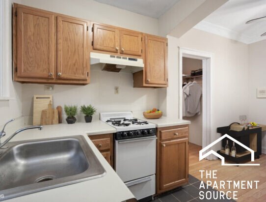 Chicago Apartment: 4231 North Paulina Street