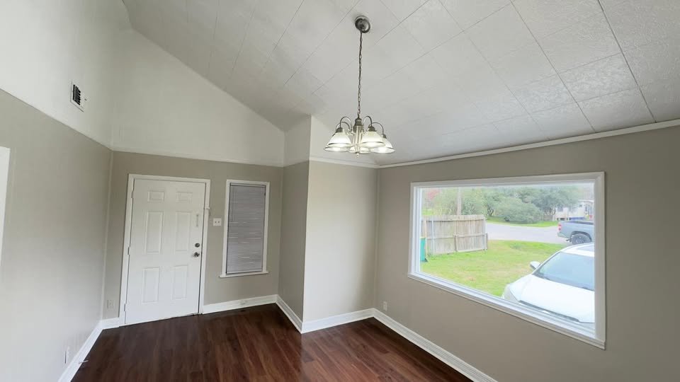 La Marque House: 817 Hudler St