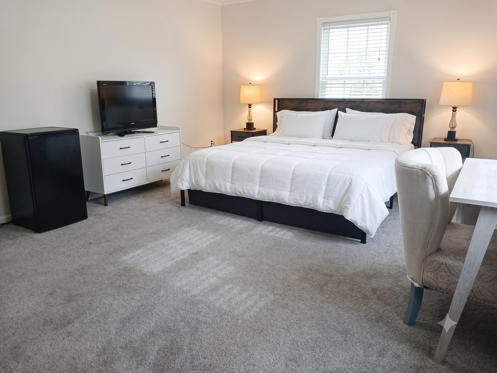 Zephyrhills Single Room: 39542 Friends Ave