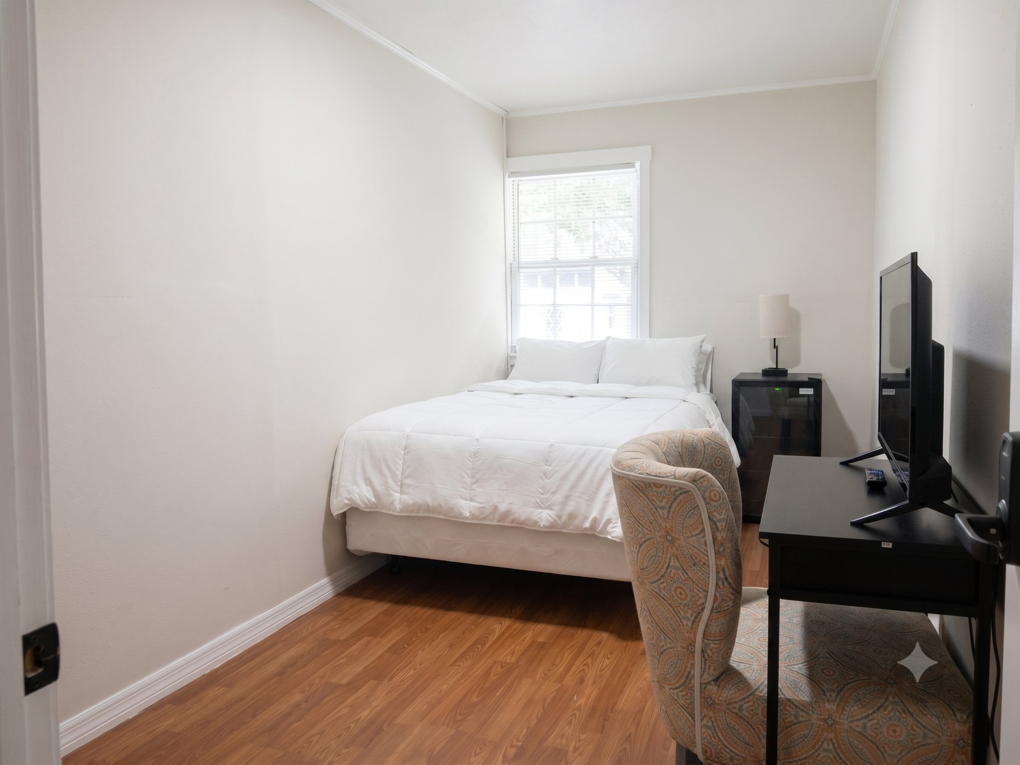 Zephyrhills Single Room: 39542 Friends Ave