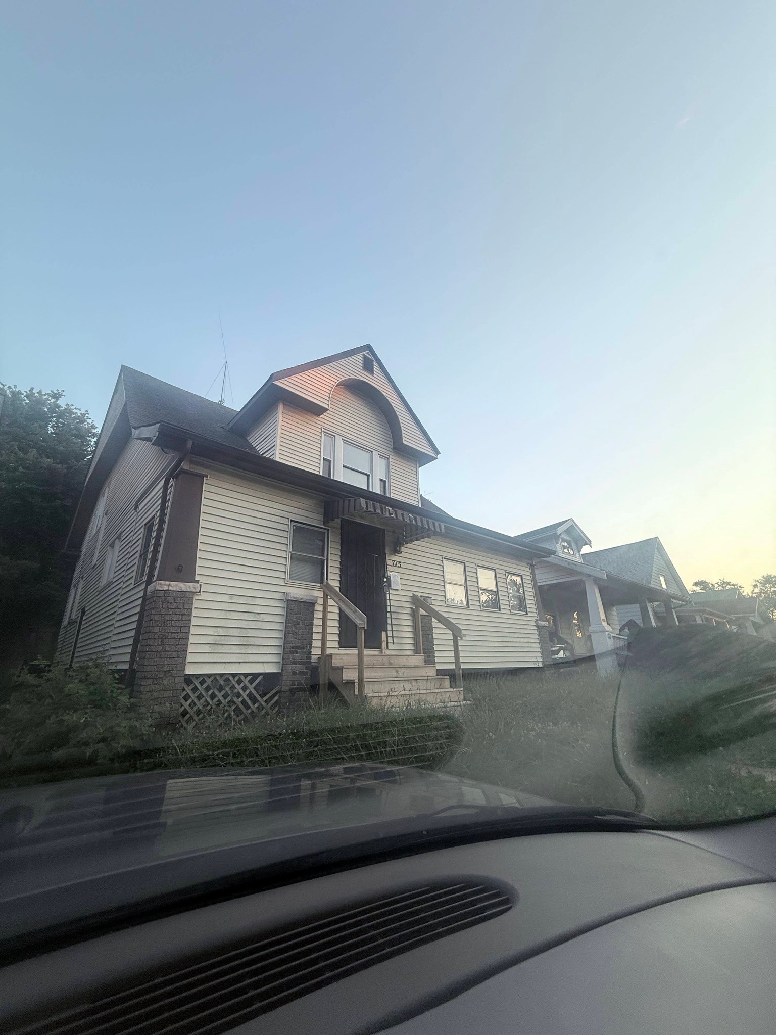 Decatur House: 715 W Cushing St