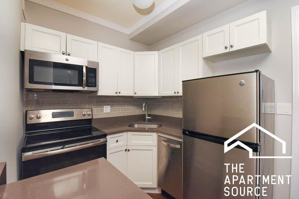 Chicago Apartment: 817 West Lakeside Place