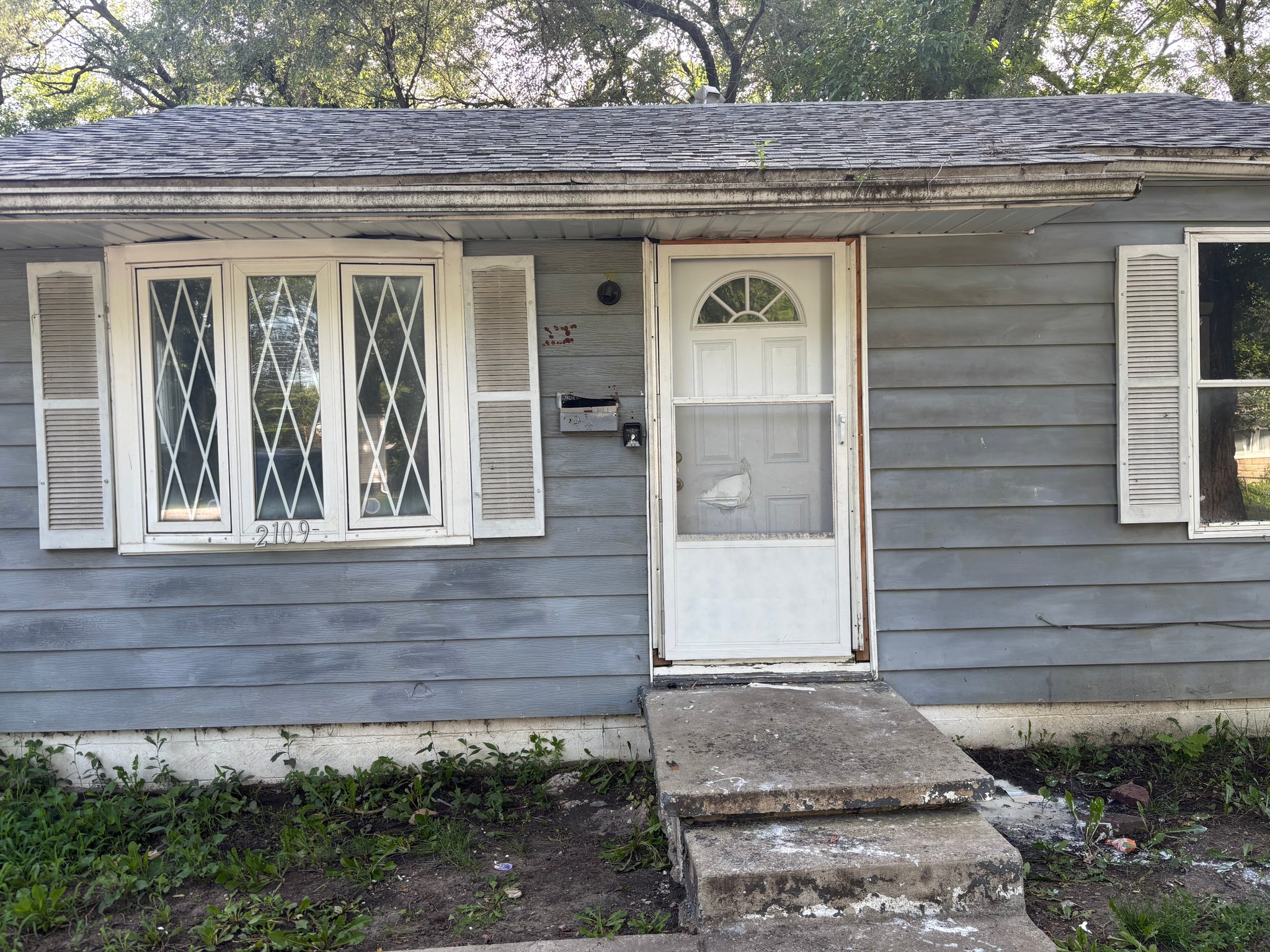 Springfield House: 2109 S Martin Luther King Jr Dr