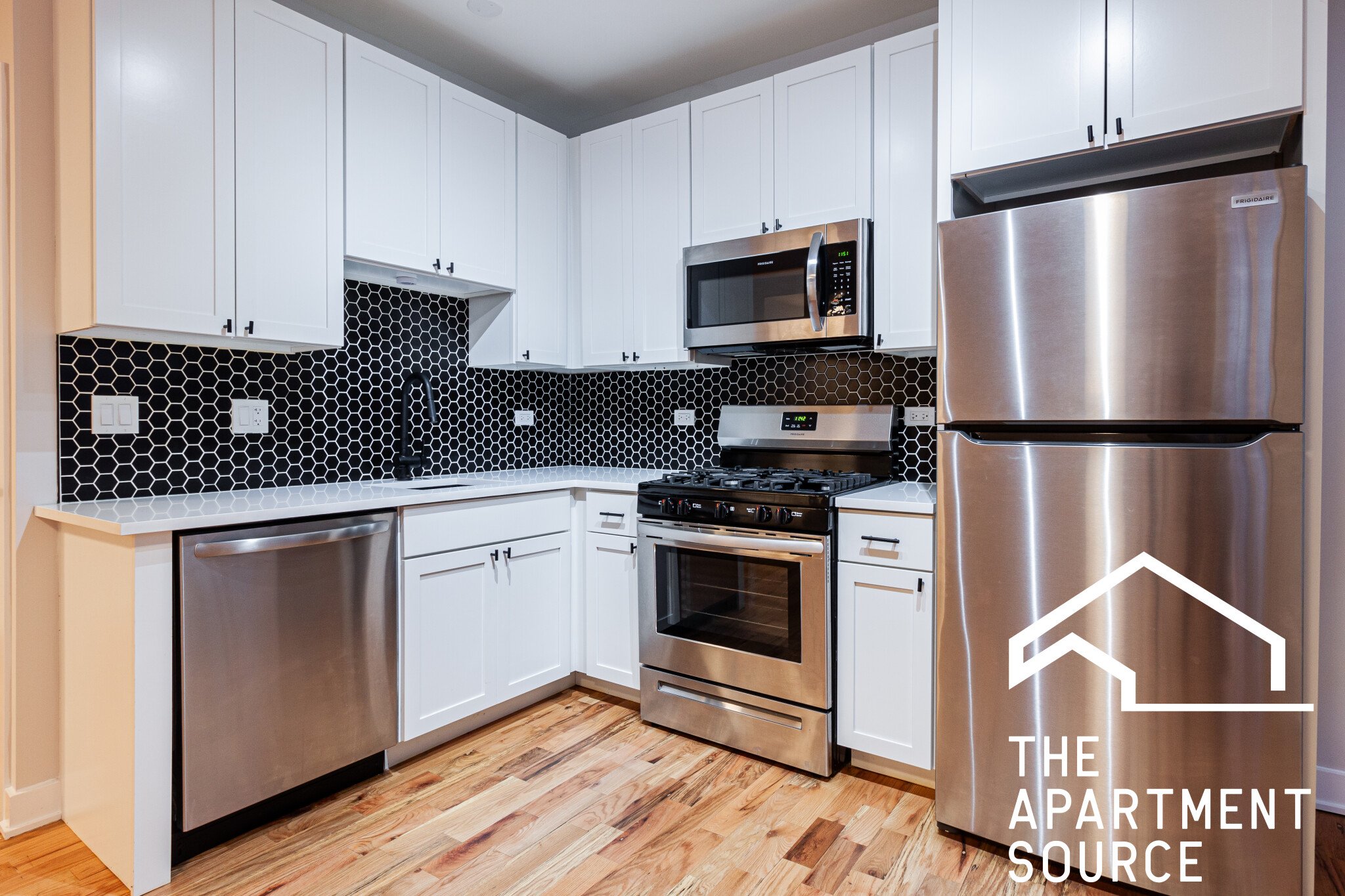 Chicago Apartment: 656 West Wrightwood Ave