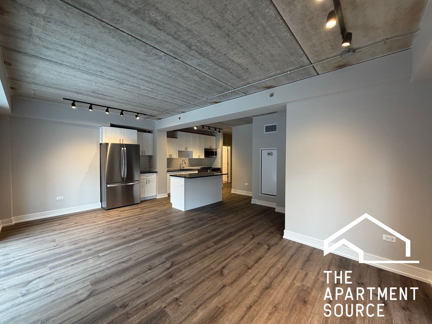 Chicago Apartment: 952 West Carmen Avenue