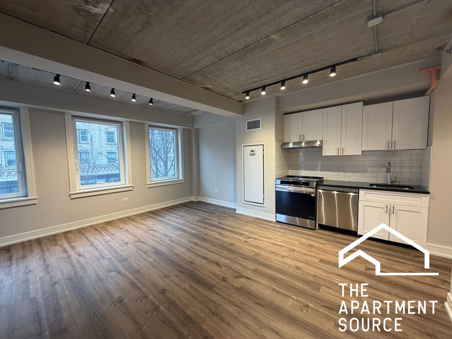Chicago Apartment: 952 West Carmen Avenue
