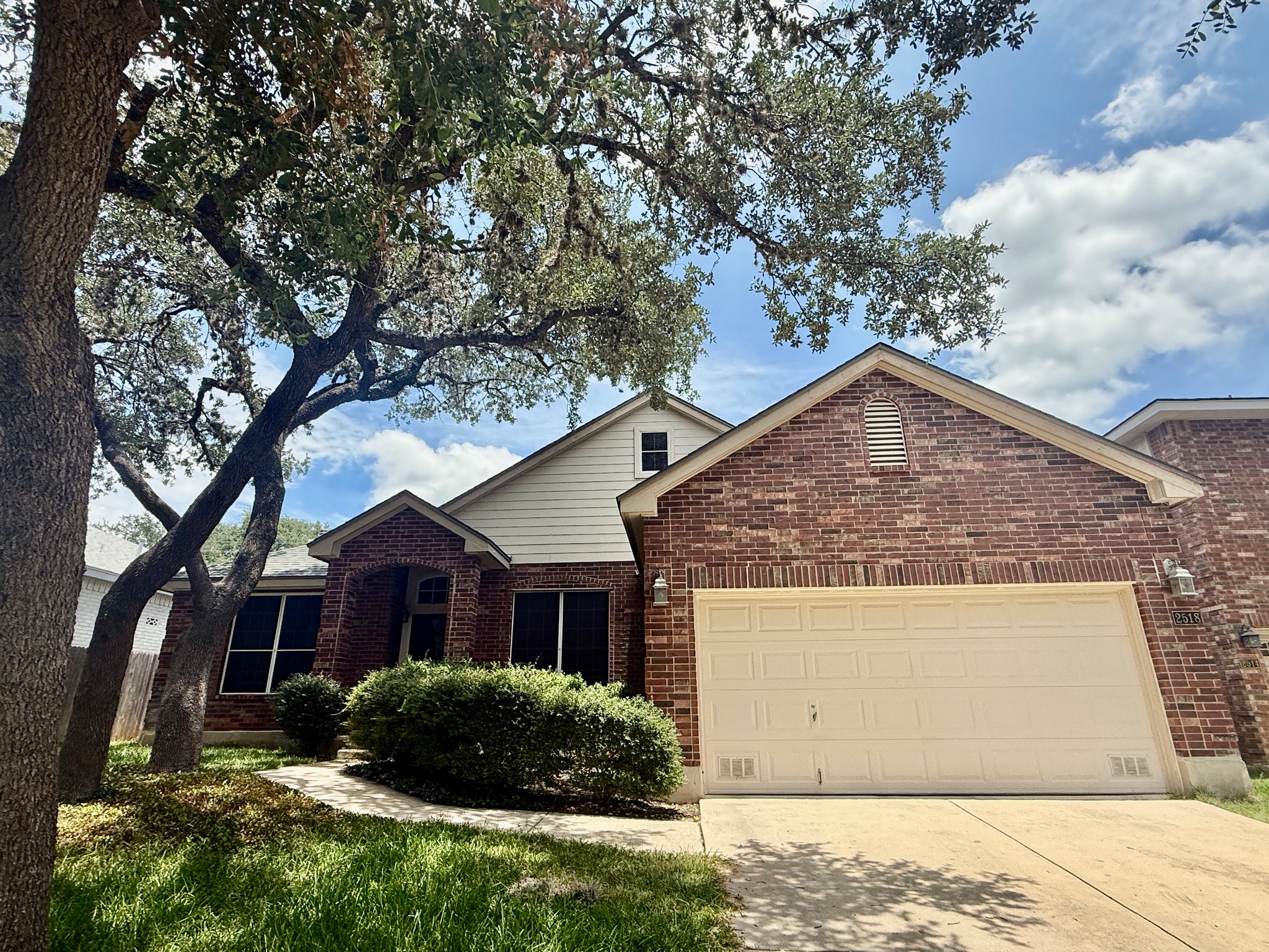 San Antonio House: 4115 Dunn Oak Dr