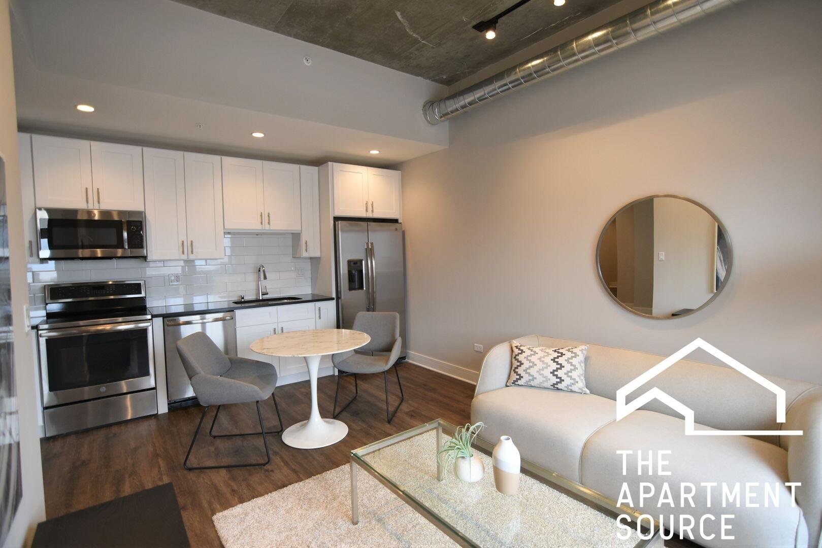 Chicago Apartment: 3833 North Broadway