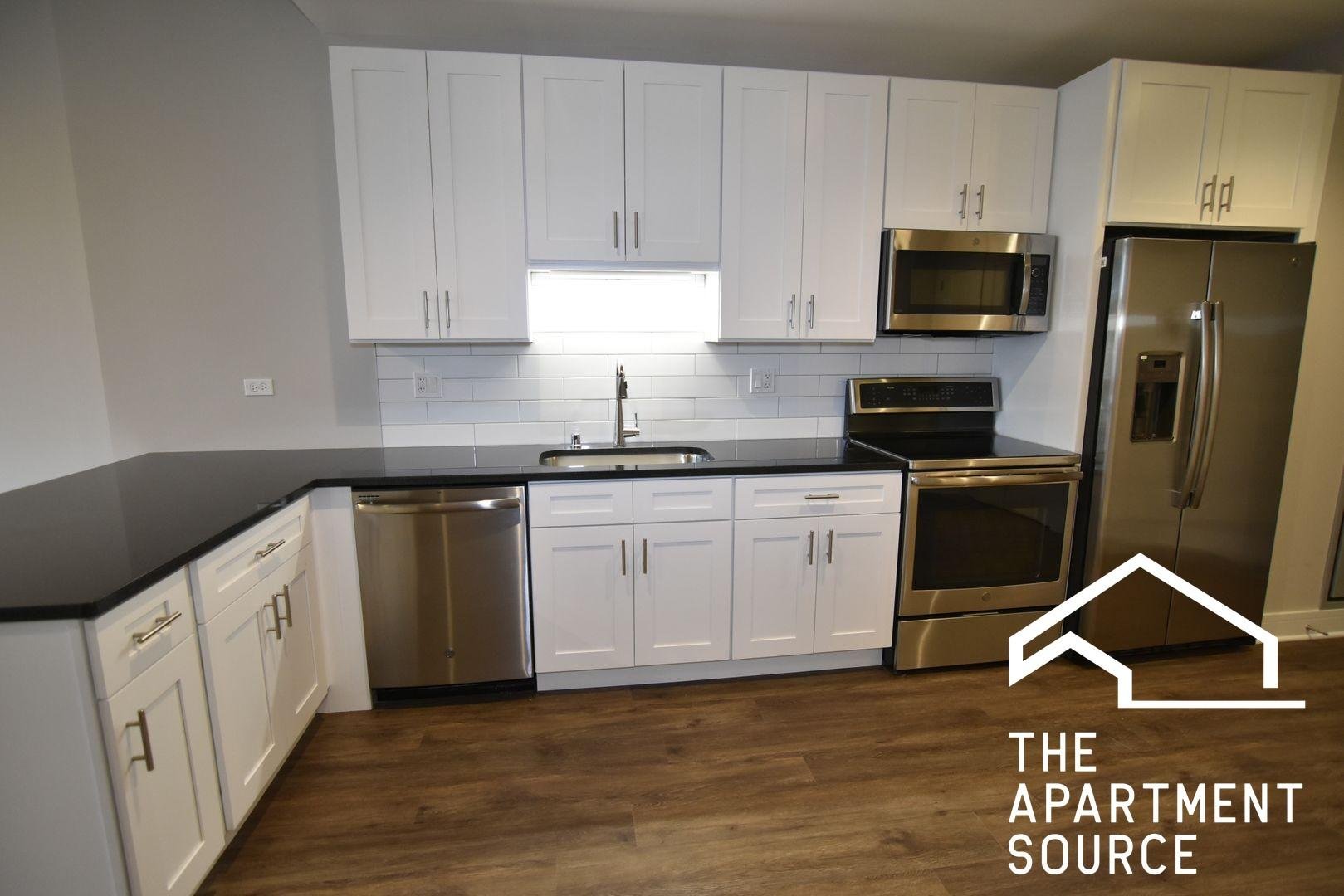 Chicago Apartment: 3833 North Broadway