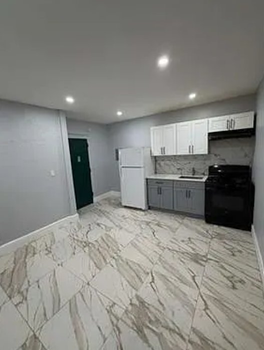Newark Apartment: 408 Leslie St