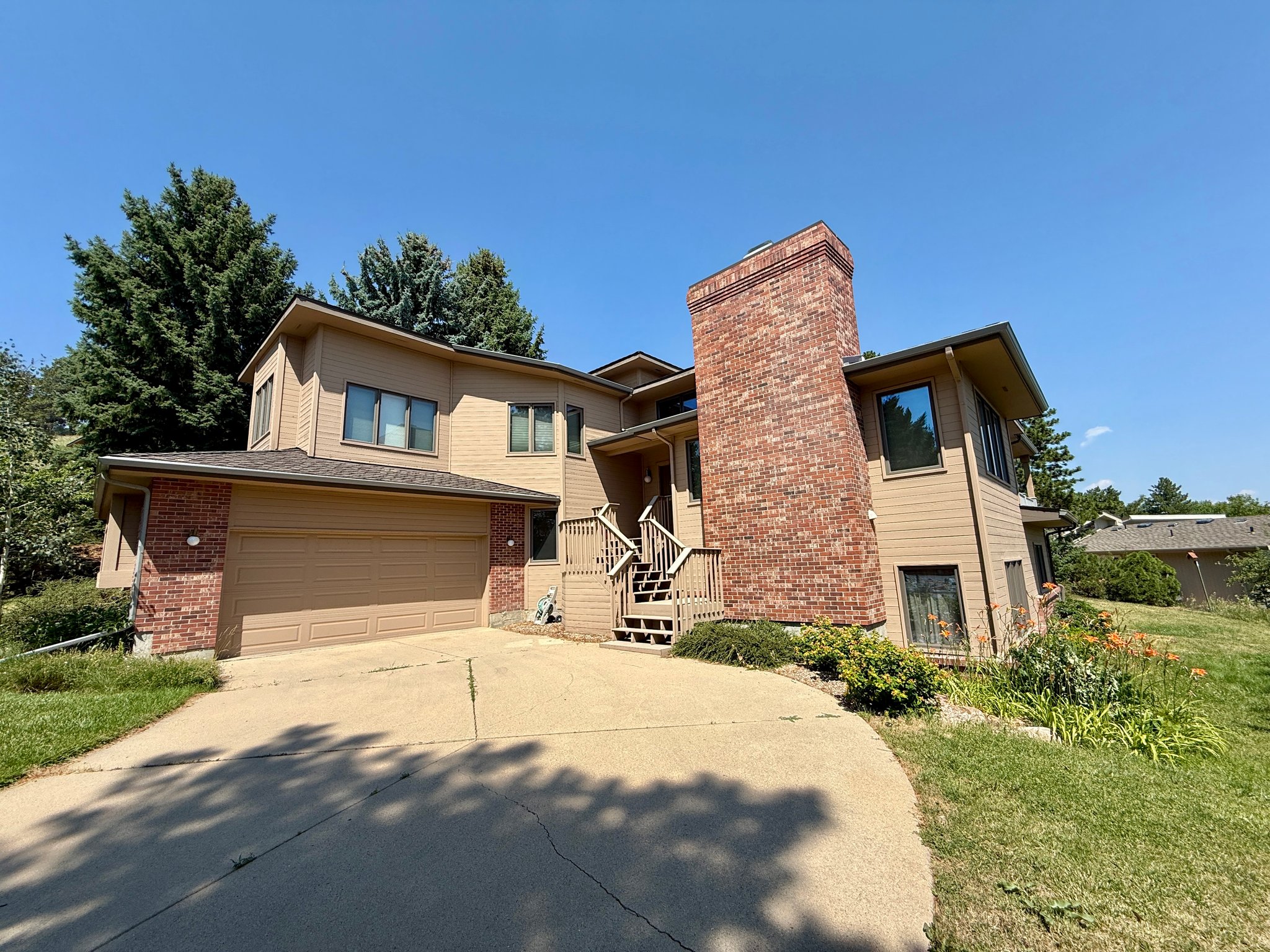 Boulder House: 2620 Briarwood Dr