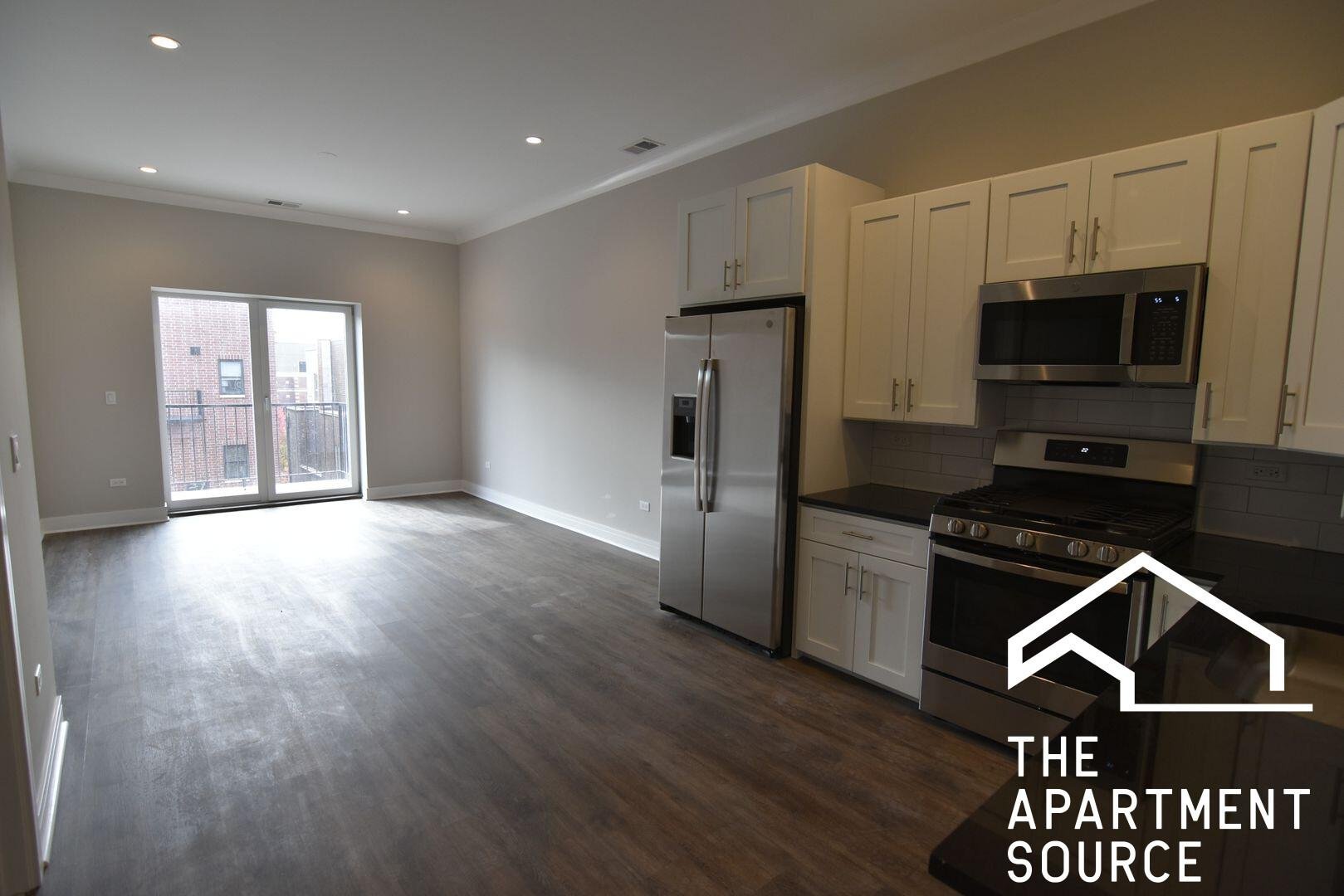 Chicago Apartment: 927 West Irving Park Road