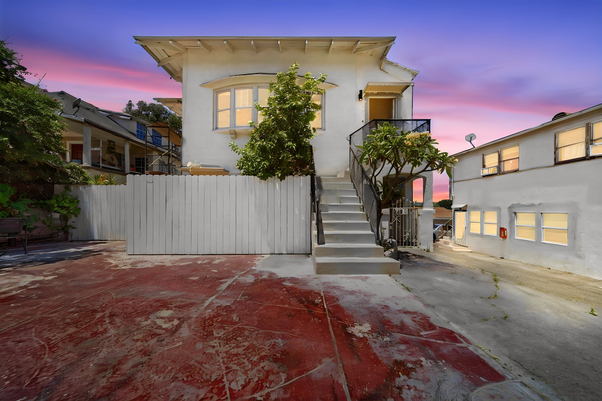 Los Angeles Apartment: 439 S Evergreen Ave