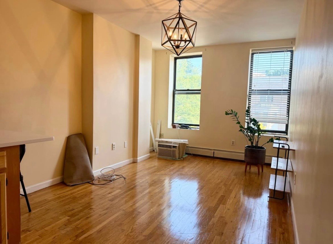 Brooklyn Single Room: 1963 Pacific Street