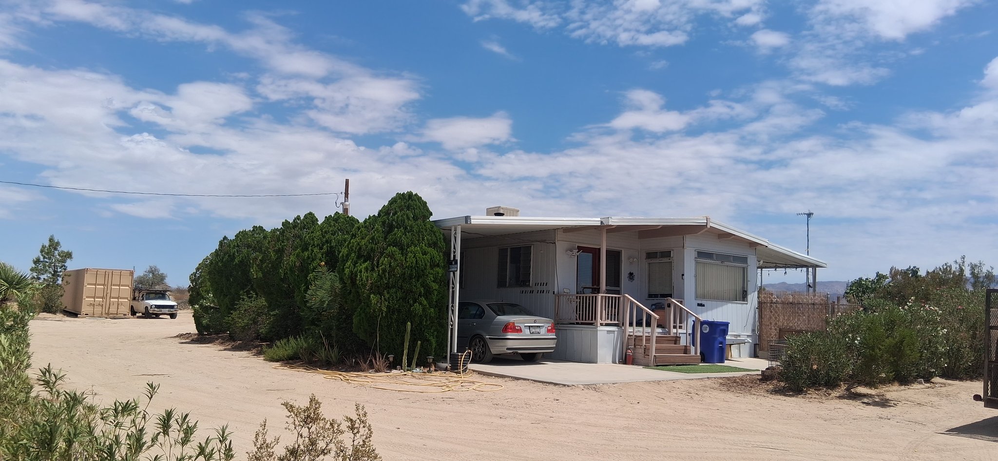 Twentynine Palms House: 69525 indian trl.