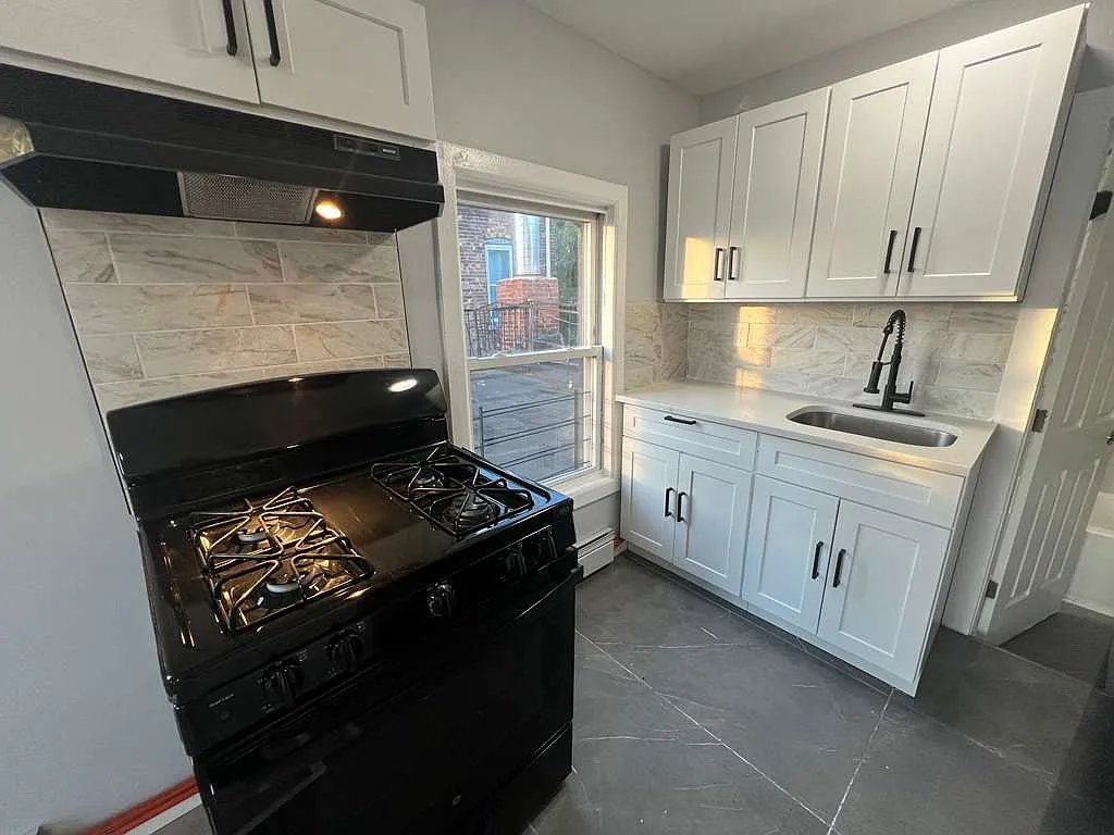 Paterson Apartment: 297 Van Houten St