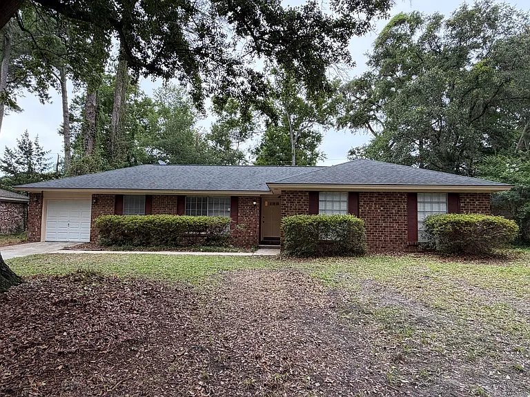 Savannah House: 112 Talbot Rd