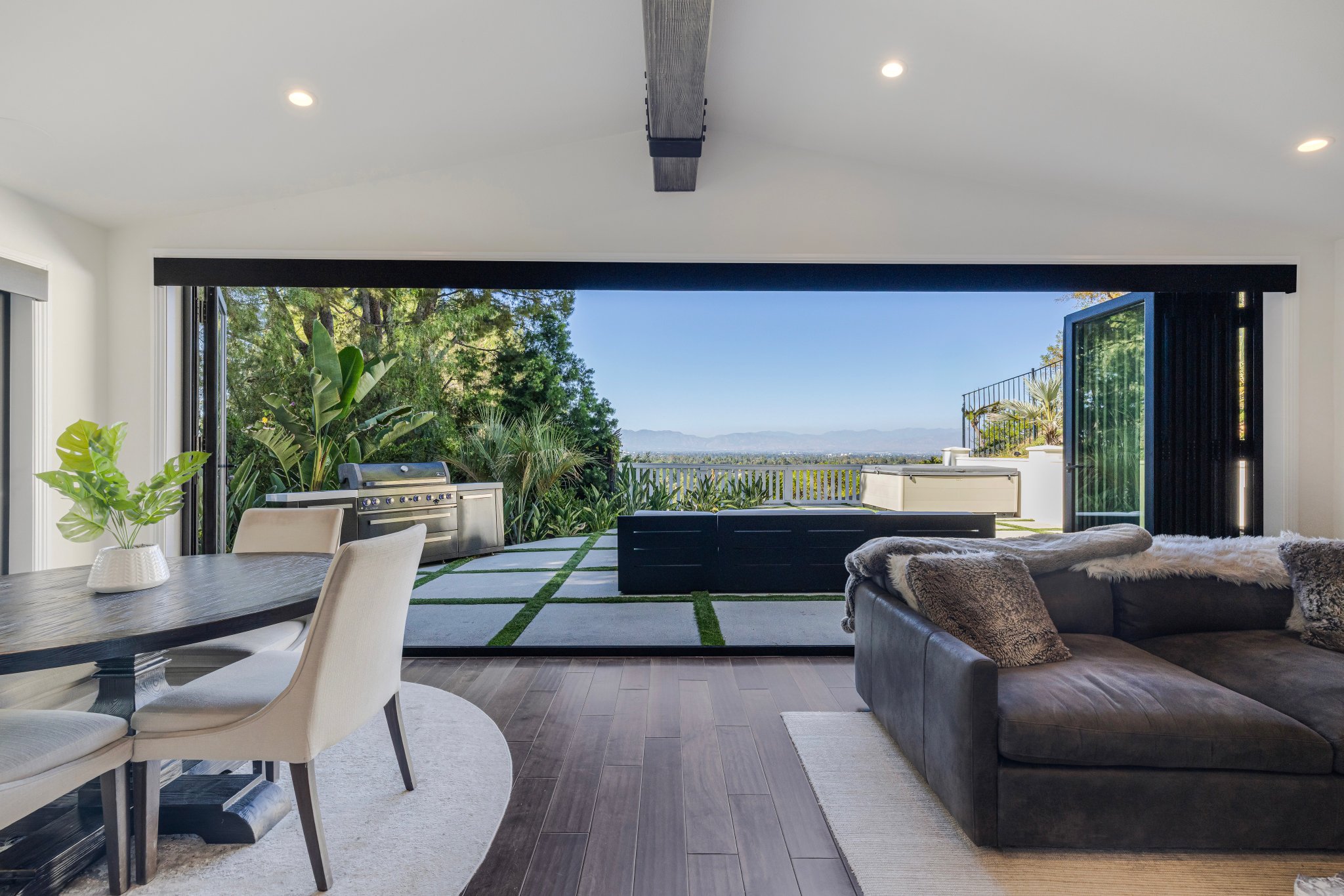 Encino House: 16725 Oak View Drive