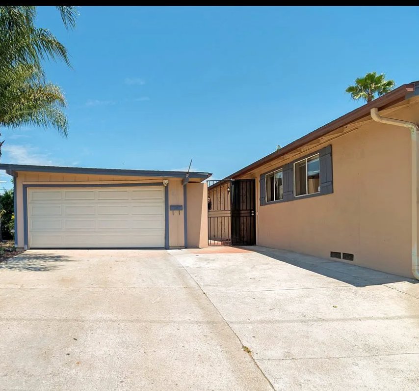Escondido House: 700 E Washington Ave
