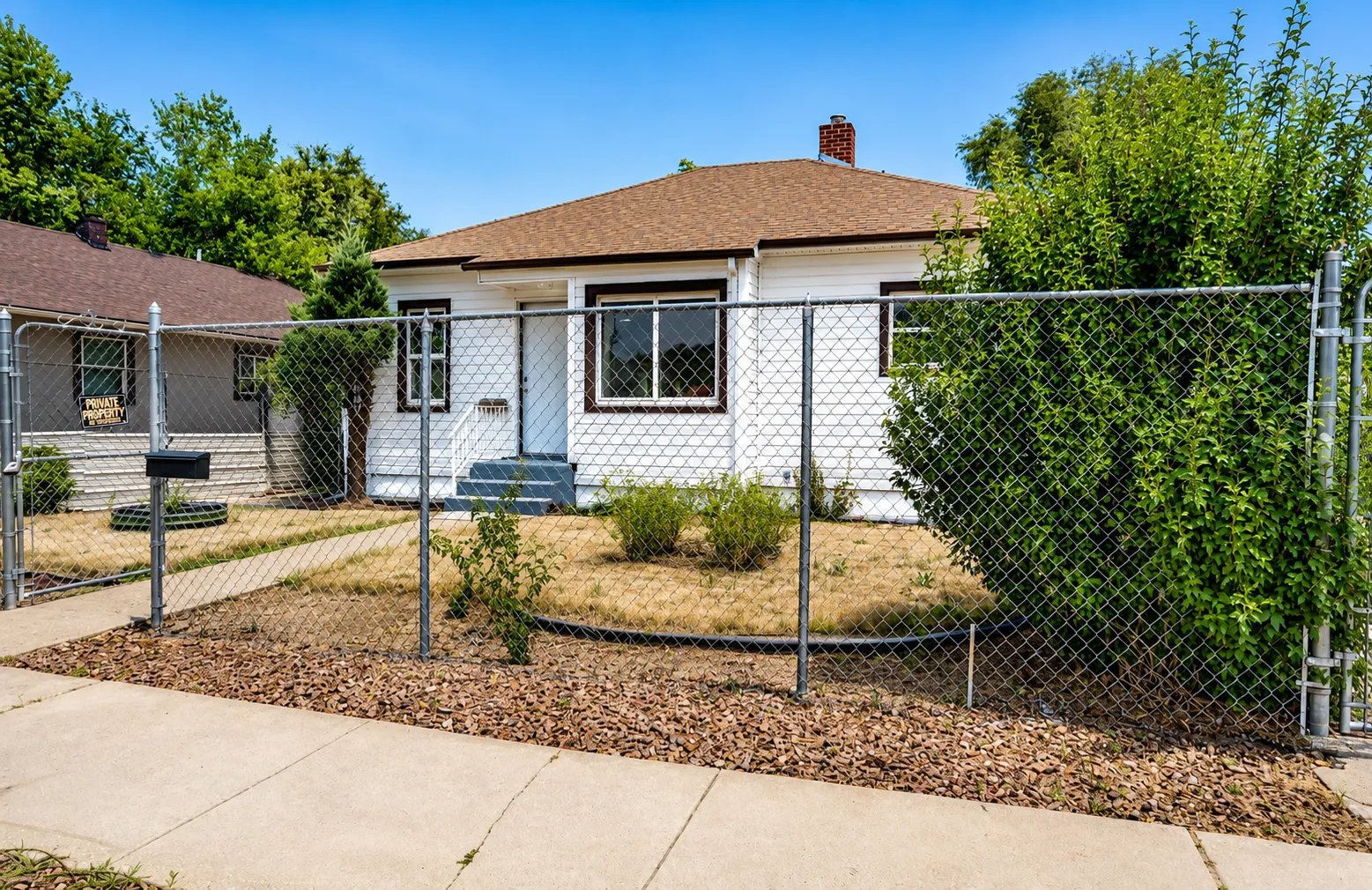 Pueblo House: 736 Jackson St