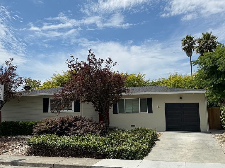 Petaluma House: 137 Maria Dr, Petaluma, CA 94954