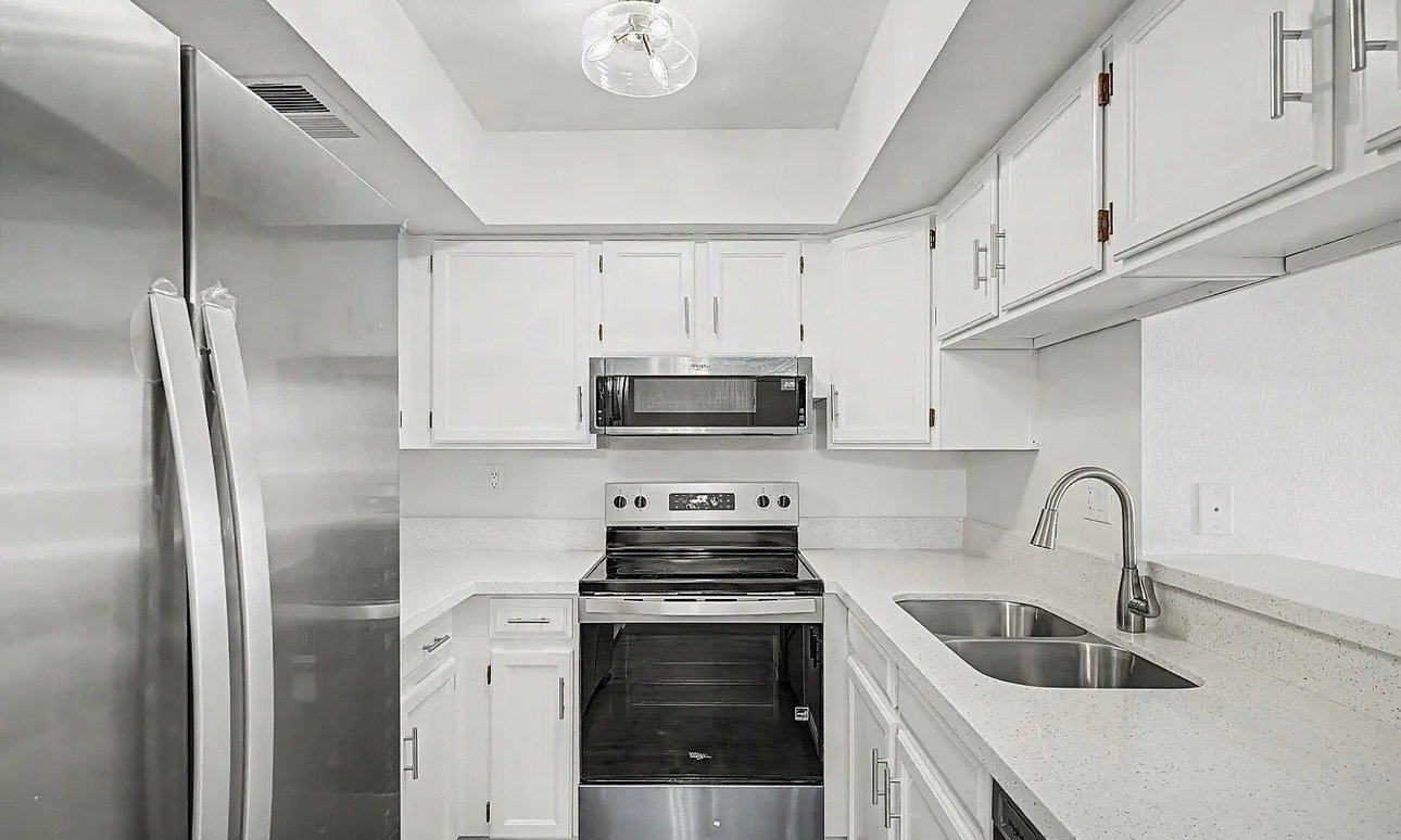 Mesa Condo: 540 N May