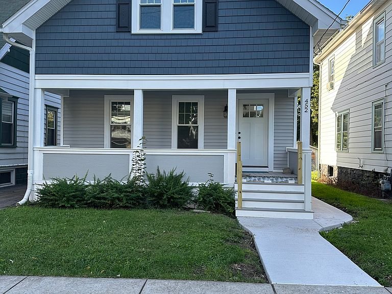 Syracuse House: 452 Whittier Ave