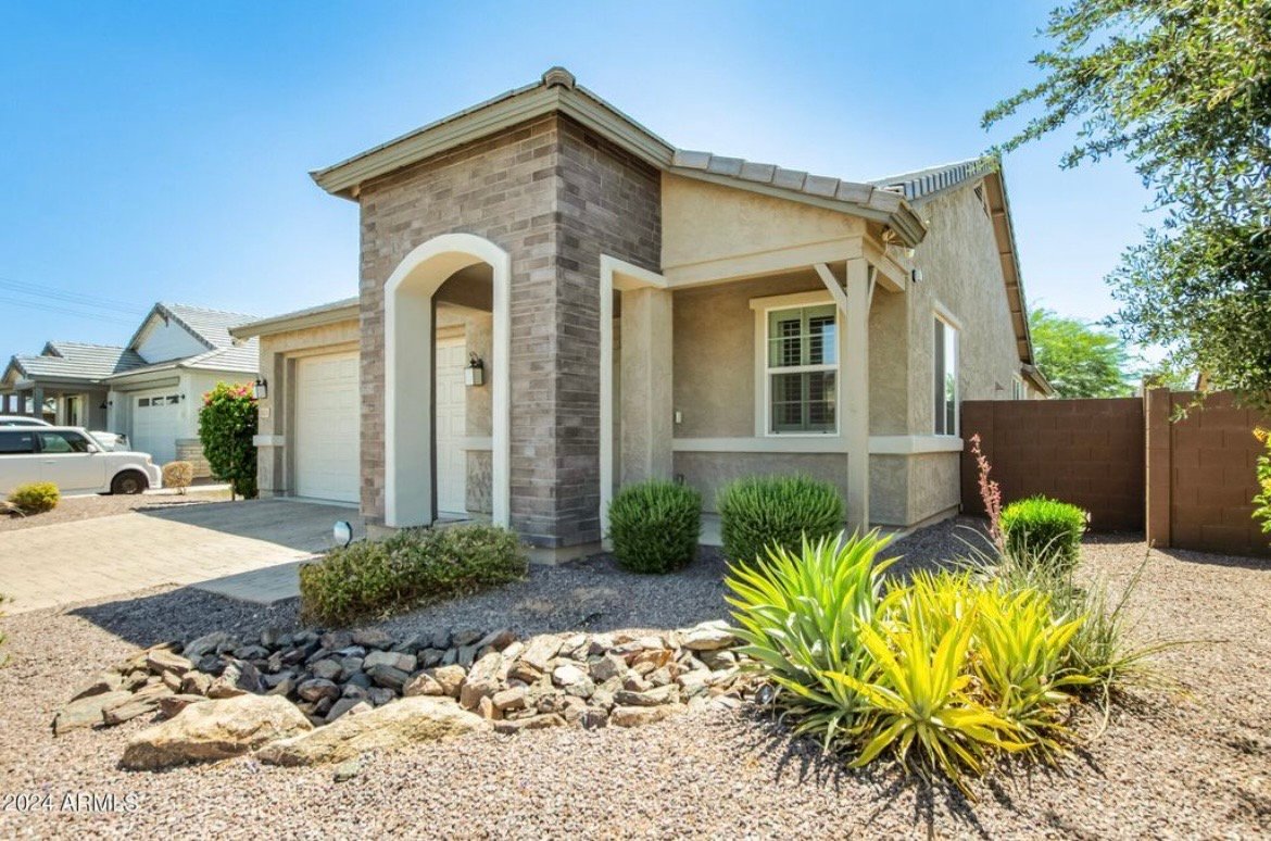 Glendale House: 5024 N 84th Dr
