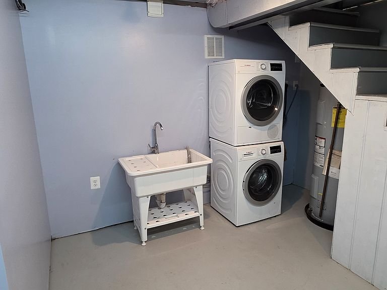 Rockville House: 4915 Macon Rd