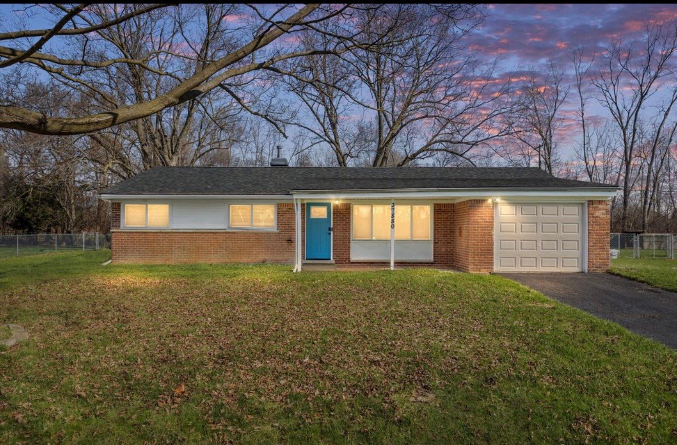 Farmington House: 37880 Wendy Lee St