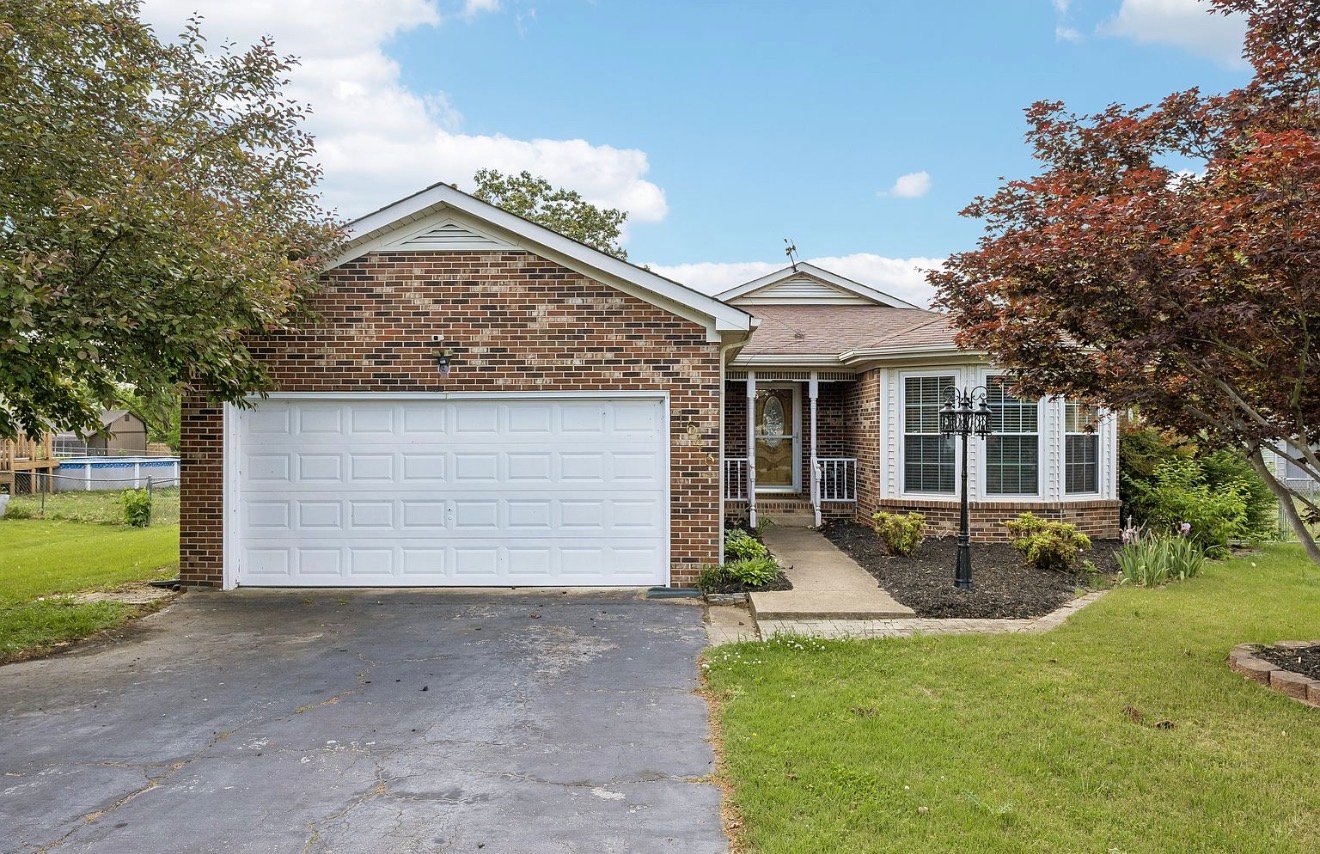 Columbia House: 1646 Lillian Cir
