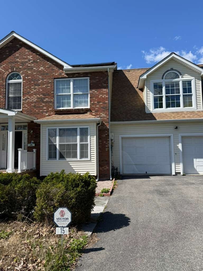 Poughkeepsie House: 15 Bobrick Rd