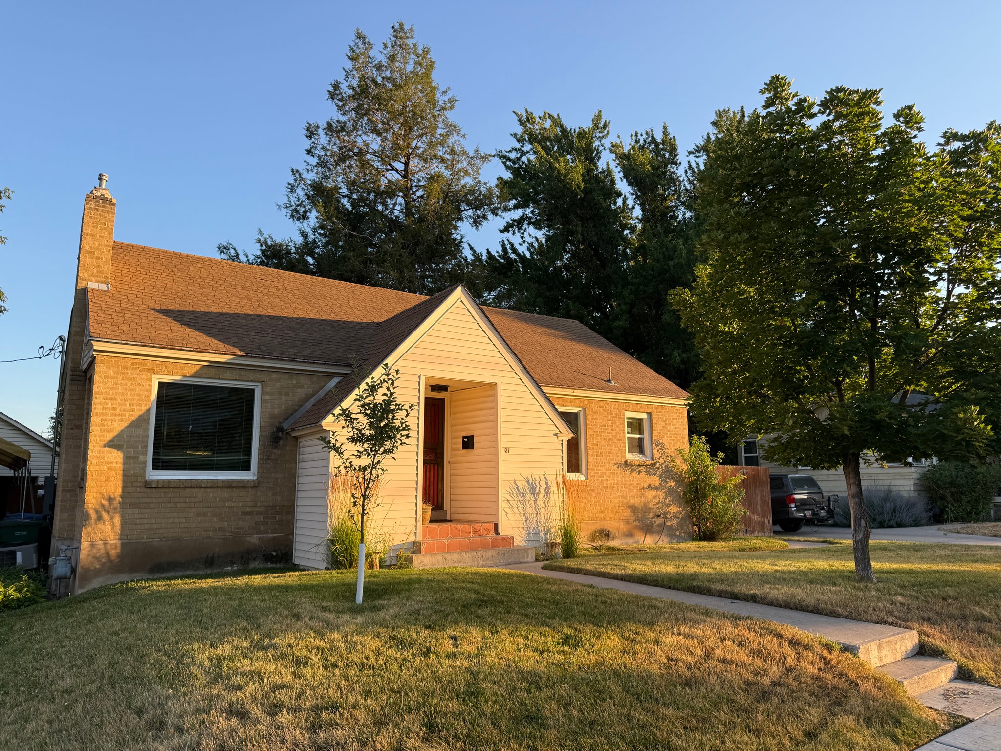 Logan Single Room: 21 Riverside Dr