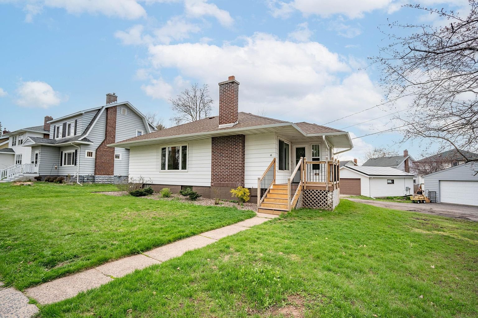 Duluth House: 16 Snelling Ave