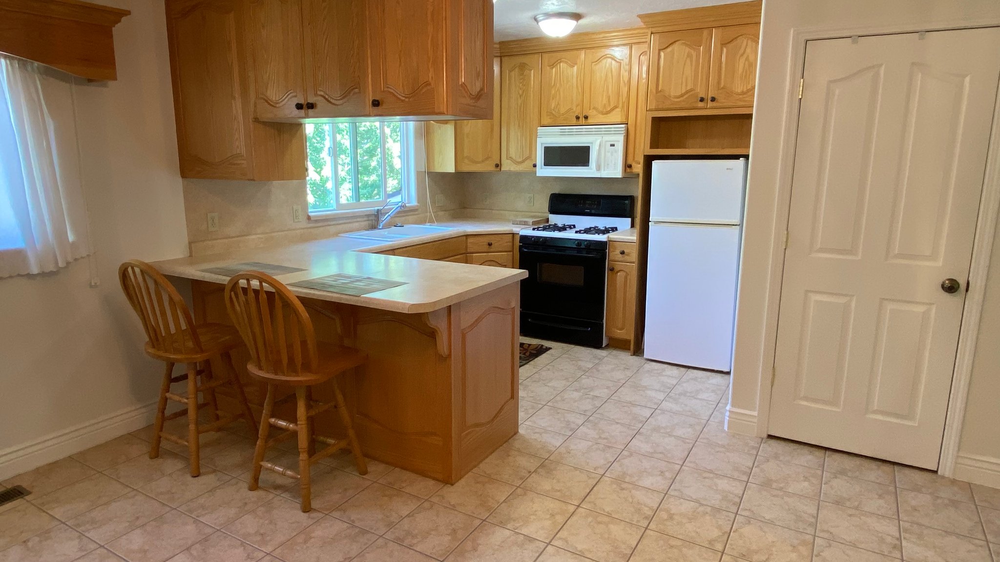 Sandy House: 10600 S 500 E