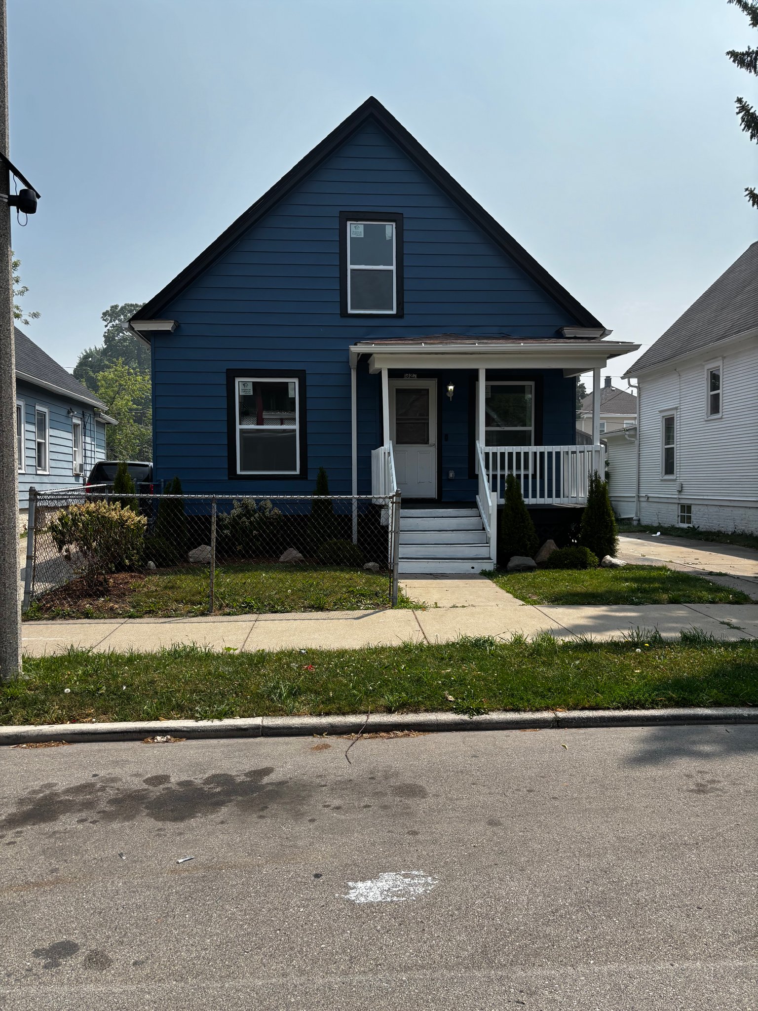 Racine House: 1827 Franklin St