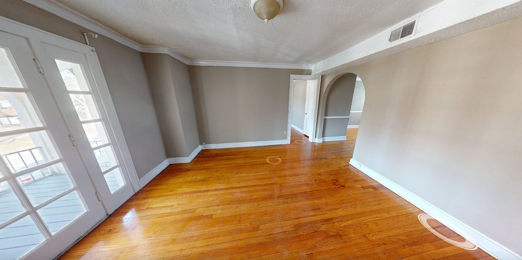 Kansas City Apartment: 4333 Roanoke Parkway