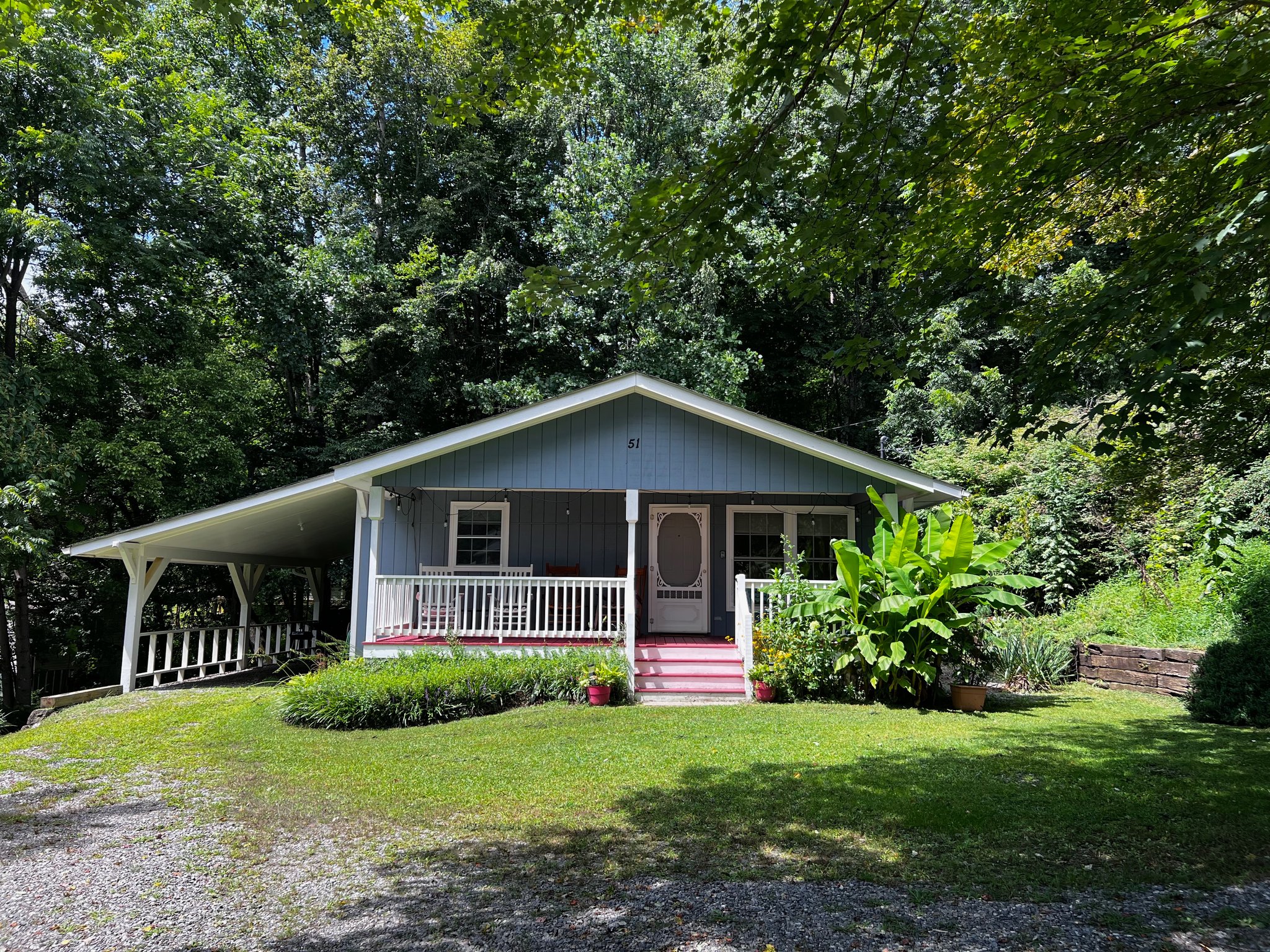 Black Mountain House: 51 Bellegrove Rd