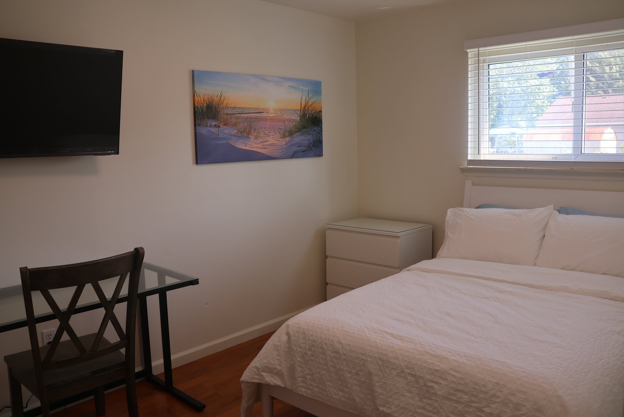 Clinton Twp Single Room: 19510 Gaynon