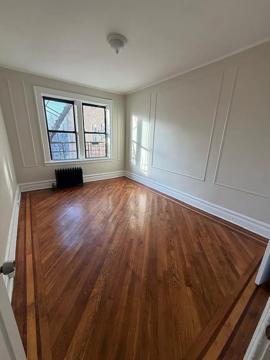 Newark Apartment: 210 Roseville Ave