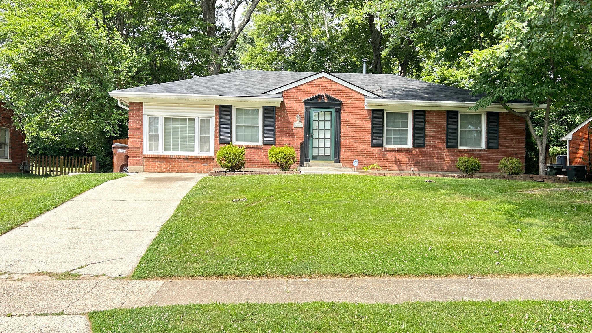 Louisville House: 2104 Dogoon Dr