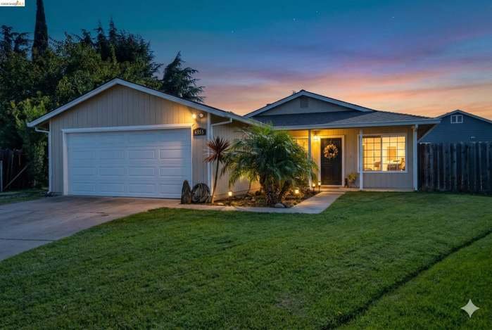 Oakley House: 4855 Edgewood Ct