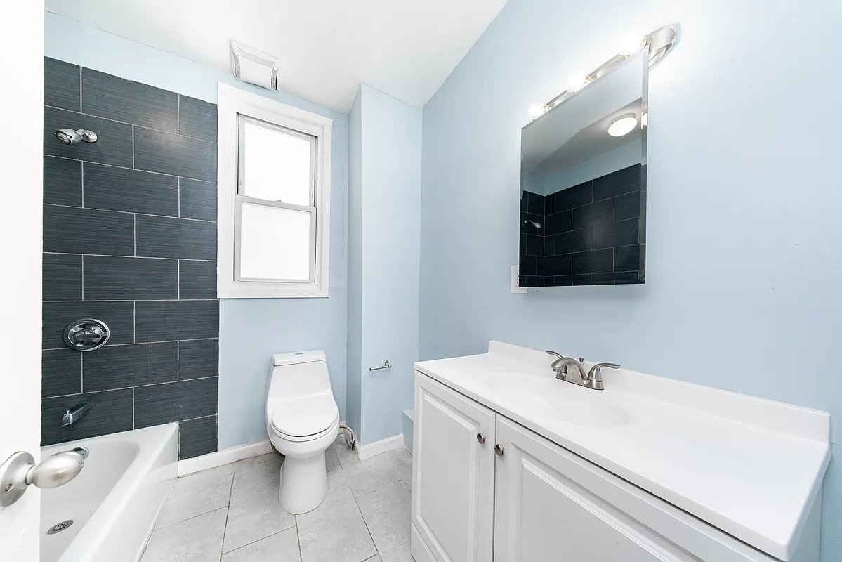 Astoria Apartment: 3334 9th St