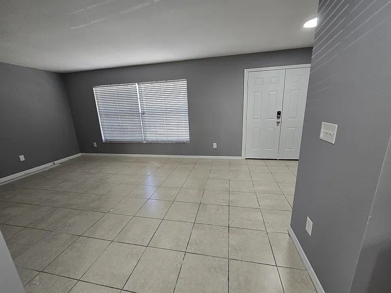 Orlando House: 5069 Neponset Ave