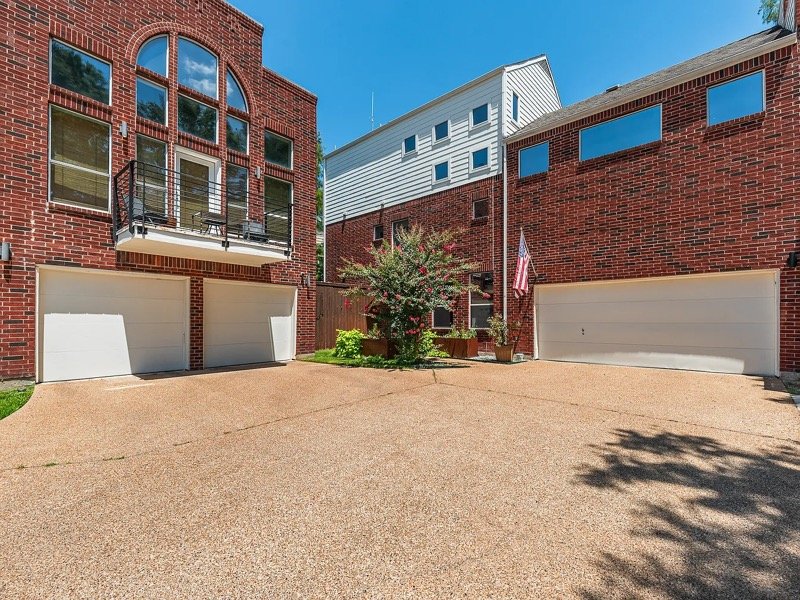 Dallas House: 4926 Homer St