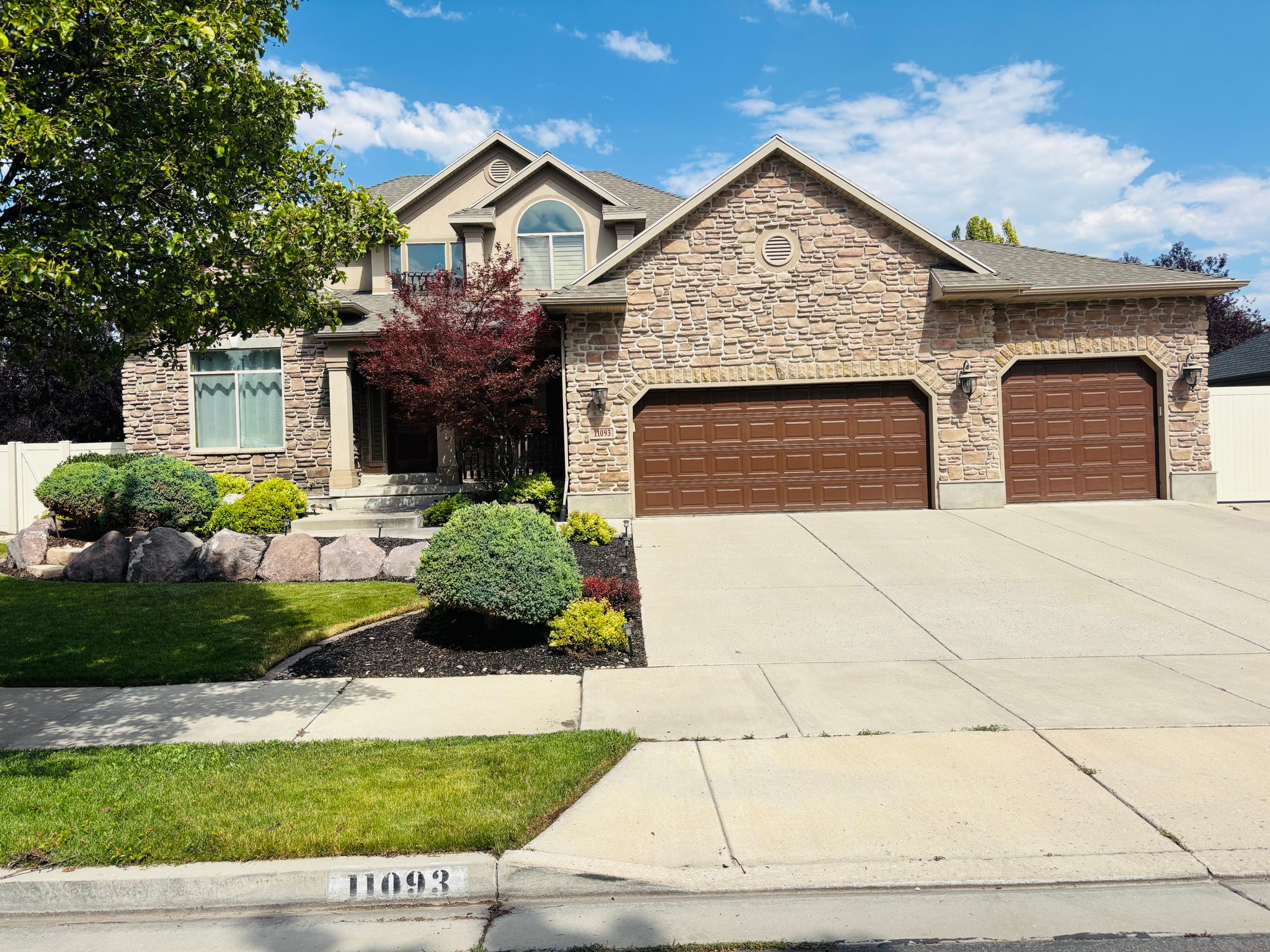 South Jordan House: 11093 S Alta Crest Dr