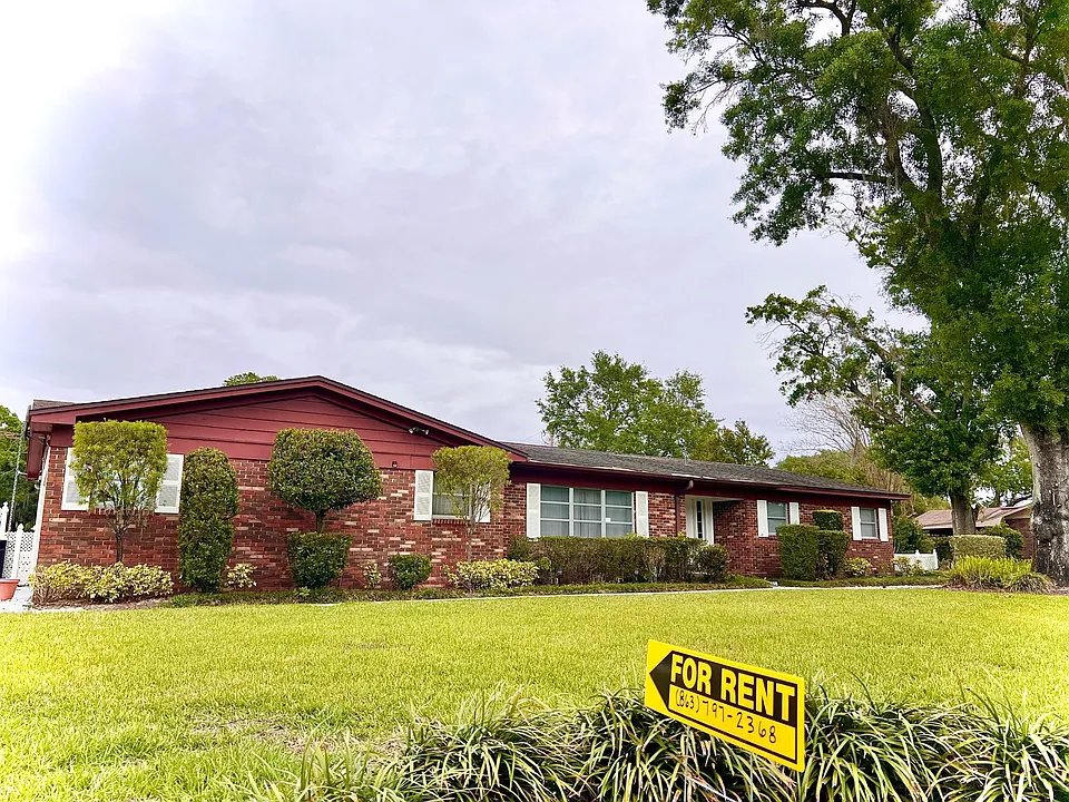 Lakeland House: 615 W Pipkin Road
