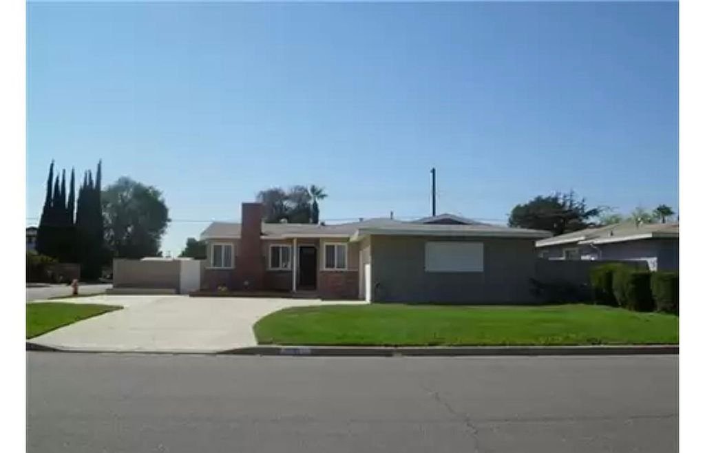 Garden Grove House: 11761 Dino Pl