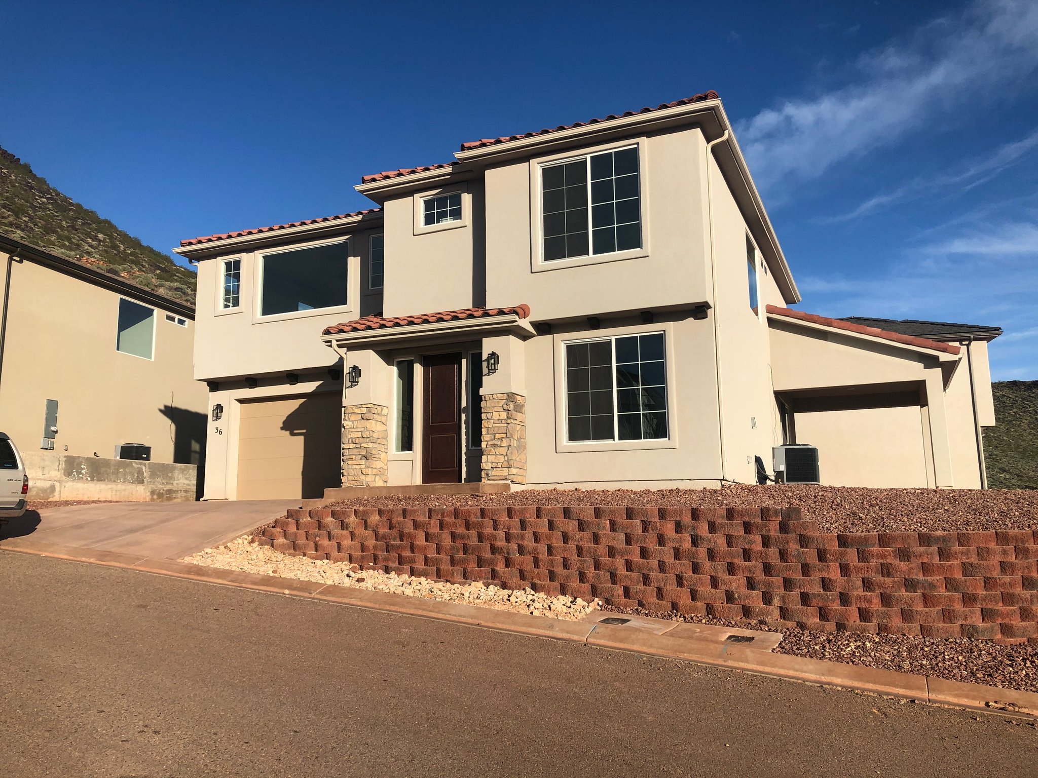 St George House: 438 N Stone Mountain Drive