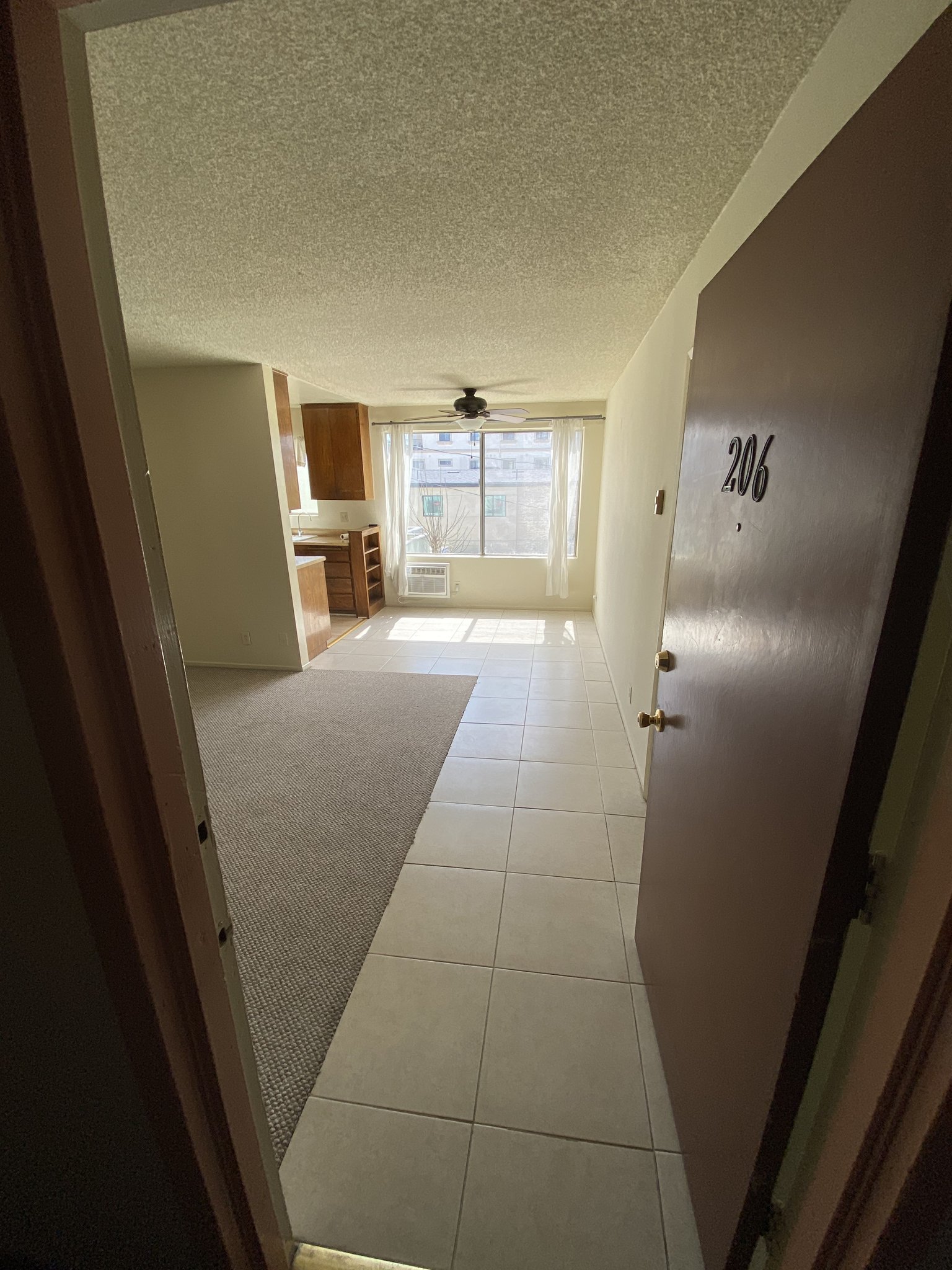 Los Angeles Apartment: 815 Crenshaw Blvd